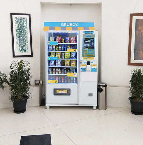 White Electric Snack Vending Machine