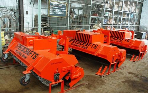 Available In Different Color Tractor Mount Road Sweeper Of 2.13 Mtr