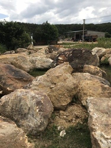 Natural Big Size Quartz Quarry