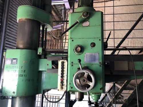 Green Automatic Radial Drilling Machine