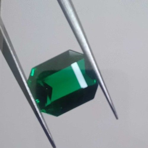 Fine Finishing Emerald Stone