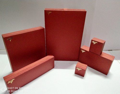 Excellent Red Strip Jewelry Box