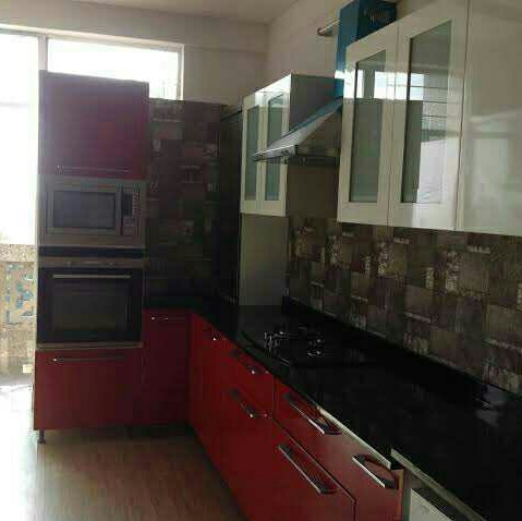 रेड सीमलेस फ़िनिश मॉड्यूलर किचन