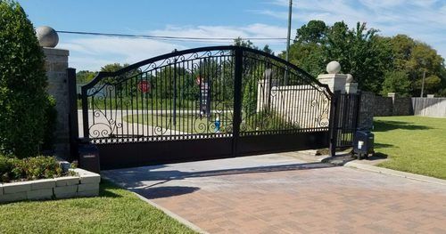 Black Swing Opening Based Gate For Commmercial And Industrial Use