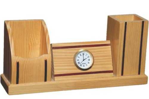 Fine Perfect Finish Wooden Pen Stand