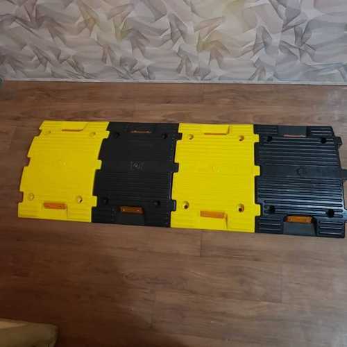 Reflective Pvc Speed Breakers  Size: Various Sizes Are Available