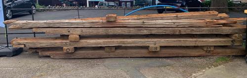 निर्माण और फर्नीचर के लिए टिकाऊ लकड़ी के बीम