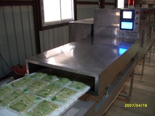 Tunnel Microwave Noodle Drying Sterilization Machine For Noodles Rice Flour Capacity: 0~200 Kg/Hr