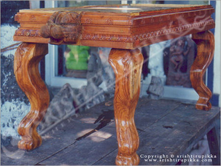  लकड़ी के हस्तनिर्मित टेबल 