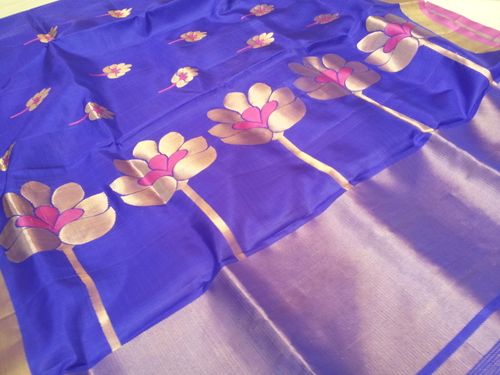 Handloom Soft Silk Sarees - Luxuriously Handwoven Fabric, Multiple Varieties Available for Retail and Export