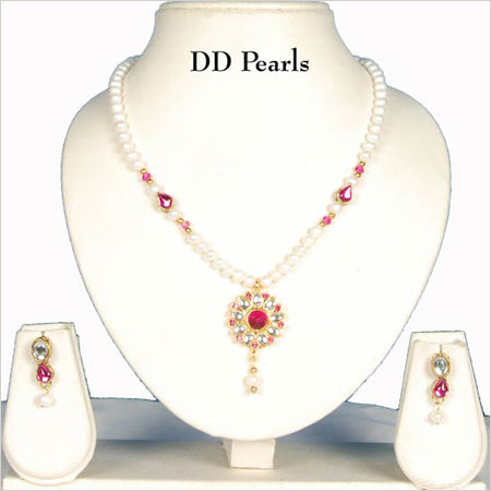 Kundan Pendant Set