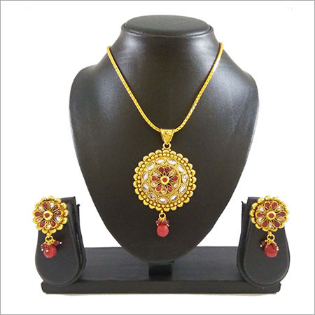 Designer Stone Pendant Set