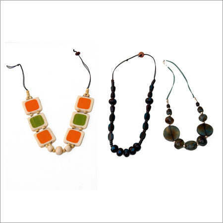 Artificial Necklace Weight: 1  Kilograms (Kg)