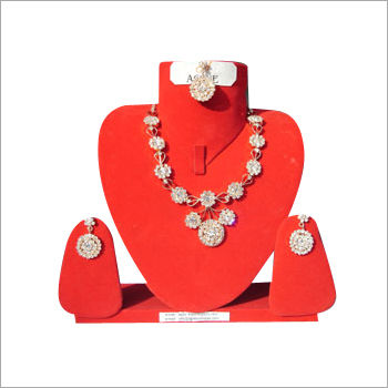 White / Red / Green Rich Party Wear Jewelery