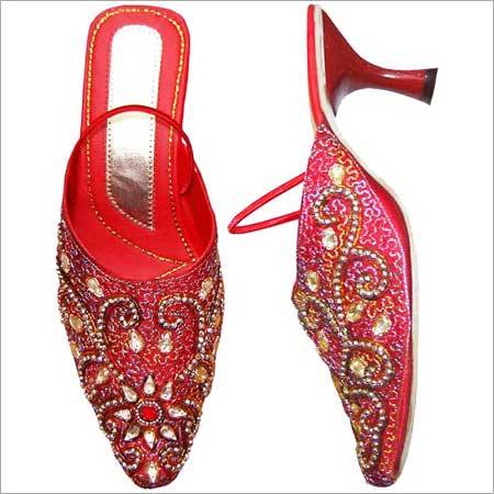 Bridal Punjabi jutti#IndianBrides #brides#footwears#Indian#Punjabi | Indian  shoes, Indian wedding shoes, Bridal sandals heels