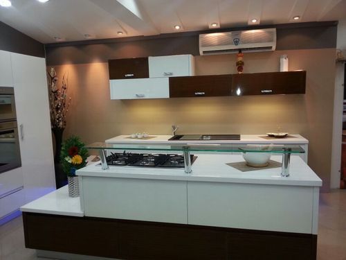 Multicolor Island Kitchen With Breakfast Counter