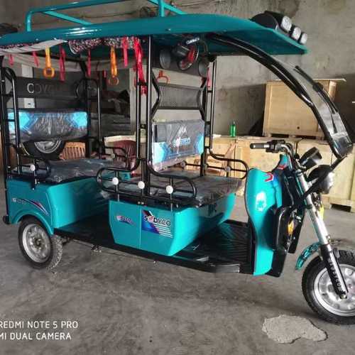 Battery Operated Electric Rickshaw