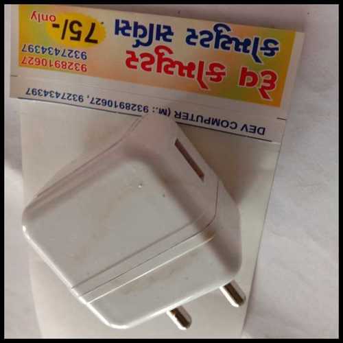 व्हाइट यूएसबी मोबाइल फोन चार्जर