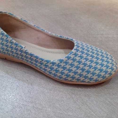 नीले स्टाइलिश और आरामदायक बेली शूज़