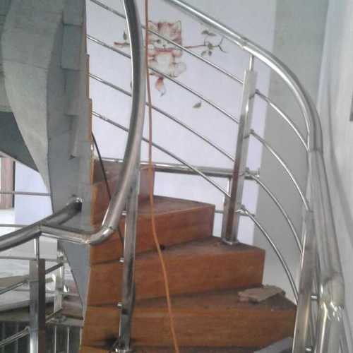 सादा स्टेनलेस स्टील रेलिंग की लंबाई: विभिन्न लंबाई उपलब्ध हैं इंच (इंच)