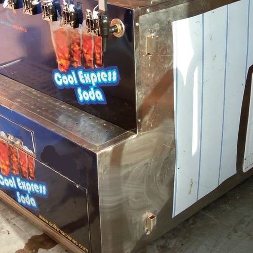 Soda Drink Vending Machine Size: As Per Demand