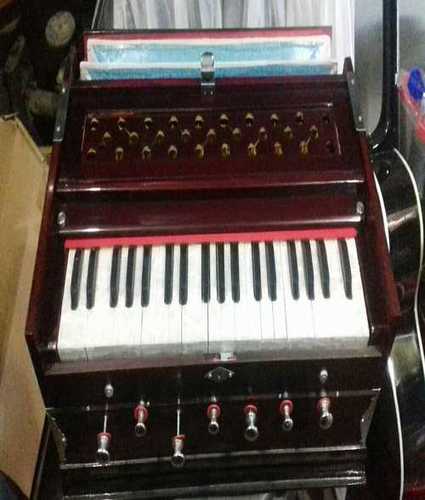 Brown And Black Harmonium Body Material: Wood