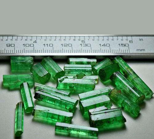 Natural Stone Green Color Rough Emerald