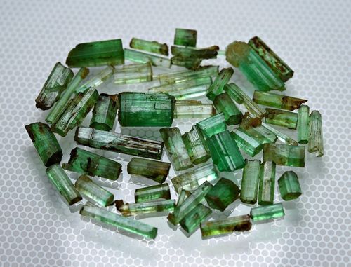 Green Rough Emerald Gemstone Grade: High