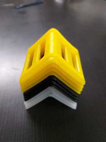 Yellow Yellow, Black And White Color Plastic Pallet Edge Protector