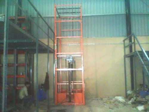 Industrial Heavy Duty Goods Lift Max. Lifting Weight: 100-5000  Kilograms (Kg)