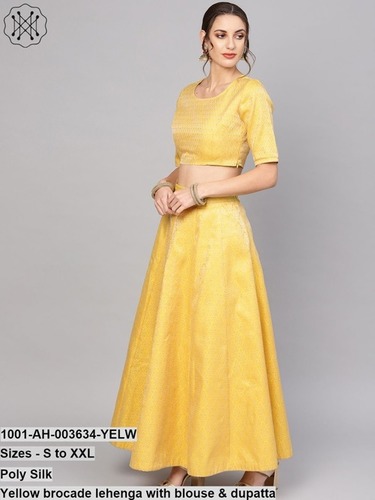 ब्लाउज और दुपट्टे के साथ भारतीय पीला ब्रोकेड लहंगा