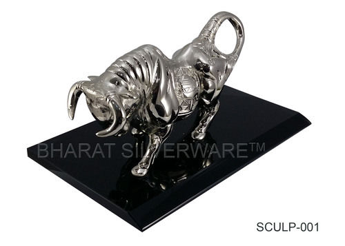 Metal Corrosion Proof Pure Silver Charging Bull For Inteior Decoration