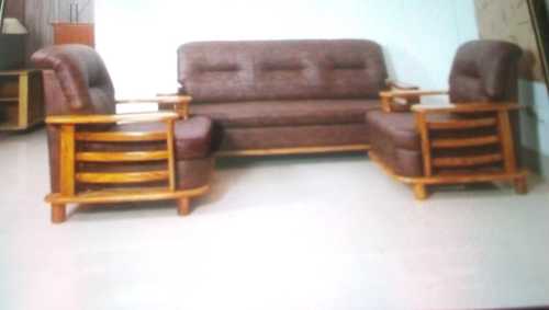 स्मूथ टेक्सचर वुडन सोफा