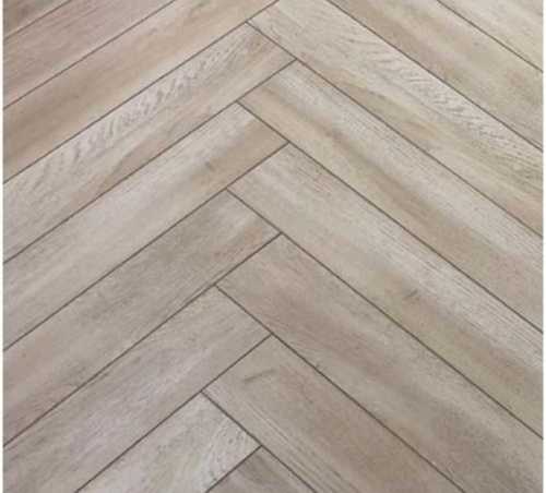 Smooth Laminated Wooden Flooring