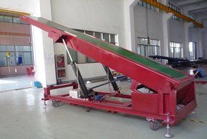 Red Color Telescopic Conveyor