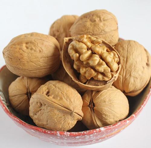 Walnuts In Shell, Kernels