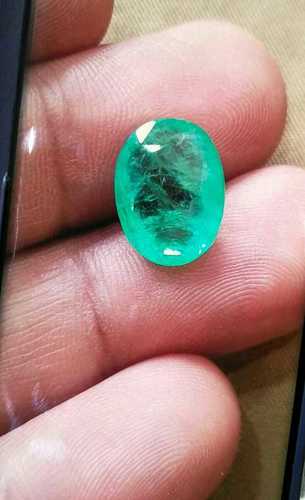 Shinny Look Emerald Stone