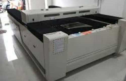 Electric Acrylic Cutting Machines  Capacity: 220 Kg/Hr