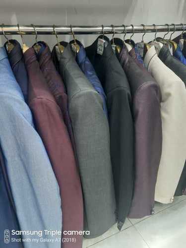 सॉफ्ट एंड स्मूथ मेन्स ब्लेज़र