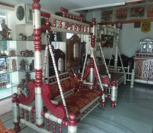 Red Heavy Duty Attractive Jhula For Wedding