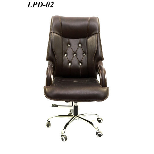 मशीन मेड एल एंड पी ब्लैक डायरेक्टर चेयर