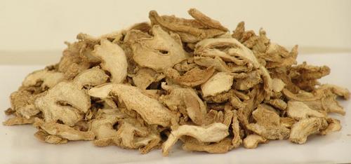 Sun Dried Ginger Flakes Shelf Life: 6-8 Months