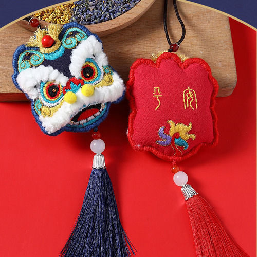 Style Embroidery Handicraft Lion Necklace Pendant