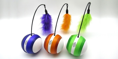 बर्ड साउंड और एलईडी लाइट के साथ रोलिंग टम्बलर कैट टॉय