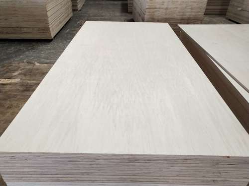 Poplar White Construction Plywood Density: 500~530 Kilogram Per Cubic Meter (Kg/M3)