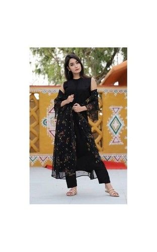 Black Ladies Shrug With Kurti And Pant