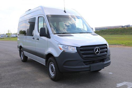 Fiberglass Deluxe Luxury Passenger Vans