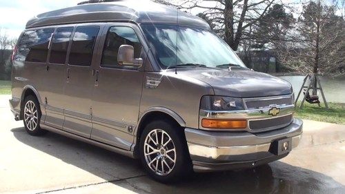 Metal Luxury Van For Personal Use 