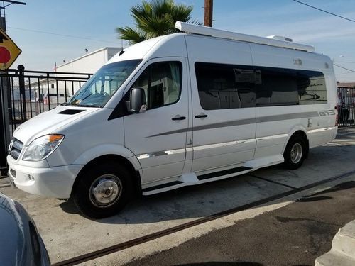 Metal Luxury Van For Personal Use 