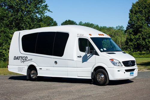 Metal Luxury Van For Personal Use 